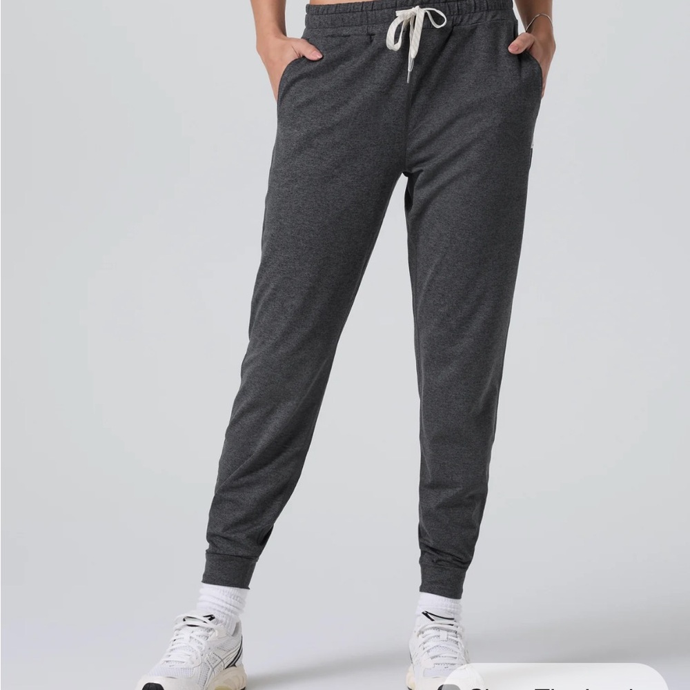 Vuori Gray Heather Crewneck Pullover